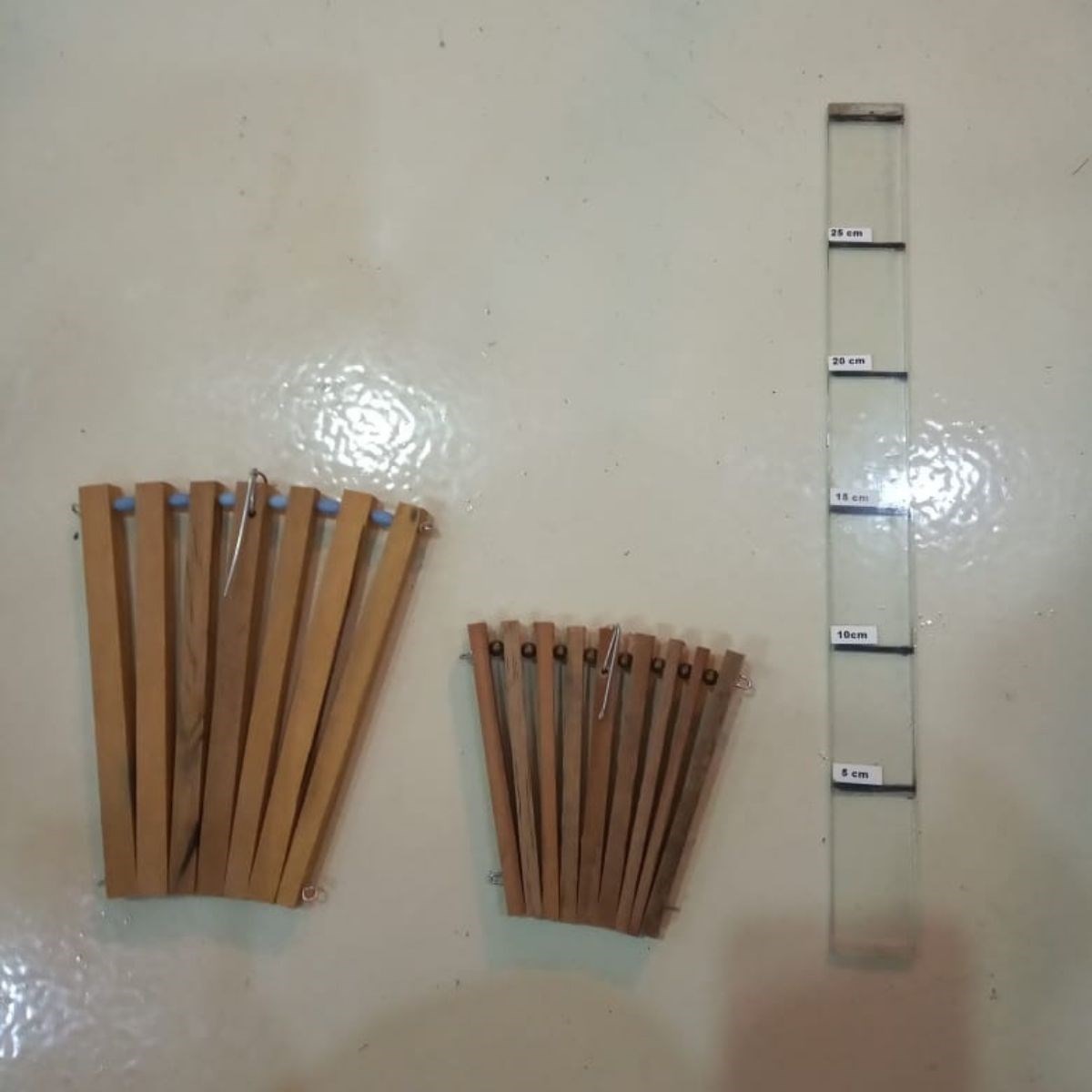 Kit com 5 Leques de madeira pequeno 10 cm